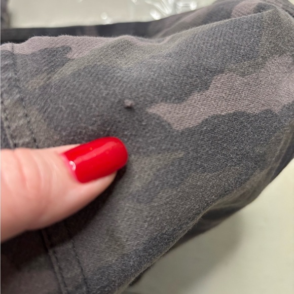 Athleta Farallon Joggers Olive Green Camoflague Print Size 8 Medium Camo - Picture 7 of 7